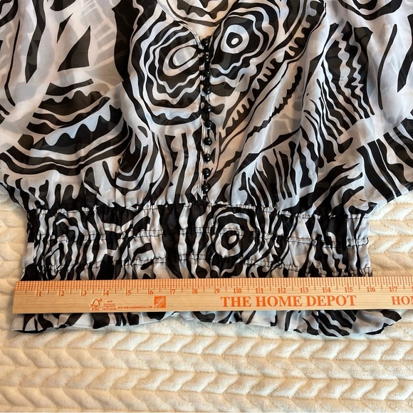 Eci Black and White Women's Top size large - Picture 8 of 8